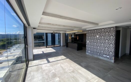Penthouse en Condominio Golfside