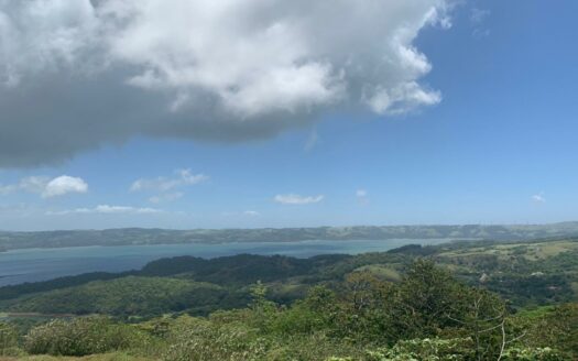 Terreno Tilaran Guanacaste vista al lago.