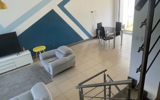 SE VENDE HERMOSA CASA CON VISTA  EN CONDOMINIO .