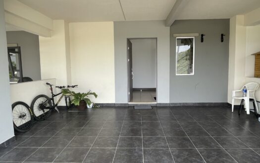 SE VENDE HERMOSA CASA CON VISTA  EN CONDOMINIO .