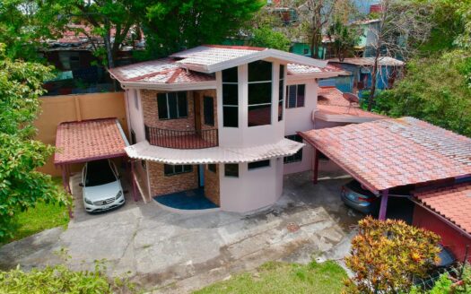 Se vende Casa Familiar en Pozos de Santa Ana