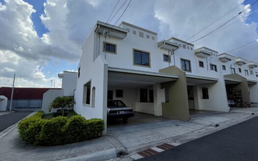 Se vende casa en Condominio en Hatillo