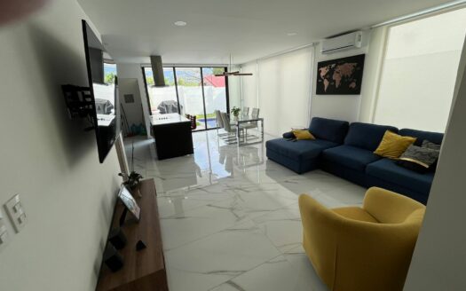Lujosa casa en Santa Ana