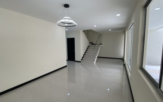 Casa de lujo NUEVA en condominio Distrito San Juan (precio en colones)