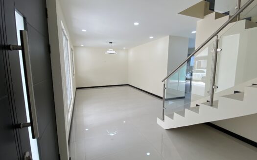 Casa de lujo NUEVA en condominio Distrito San Juan (precio en colones)